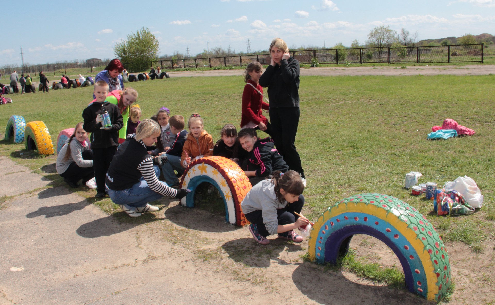 в сош №9 прошла акция по облагораживанию спортивной площадки и школьного стадиона - изображение 5