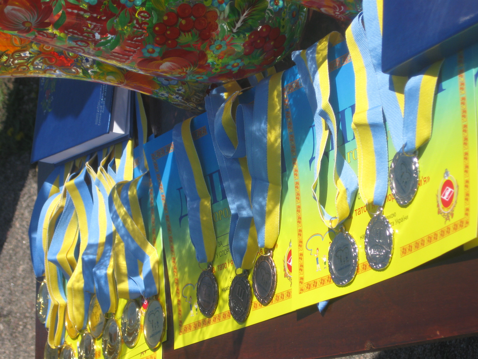 бег в мешках и сажание картошки. прошел спортивный праздник «папа, мама, я – спортивная семья» - изображение 5