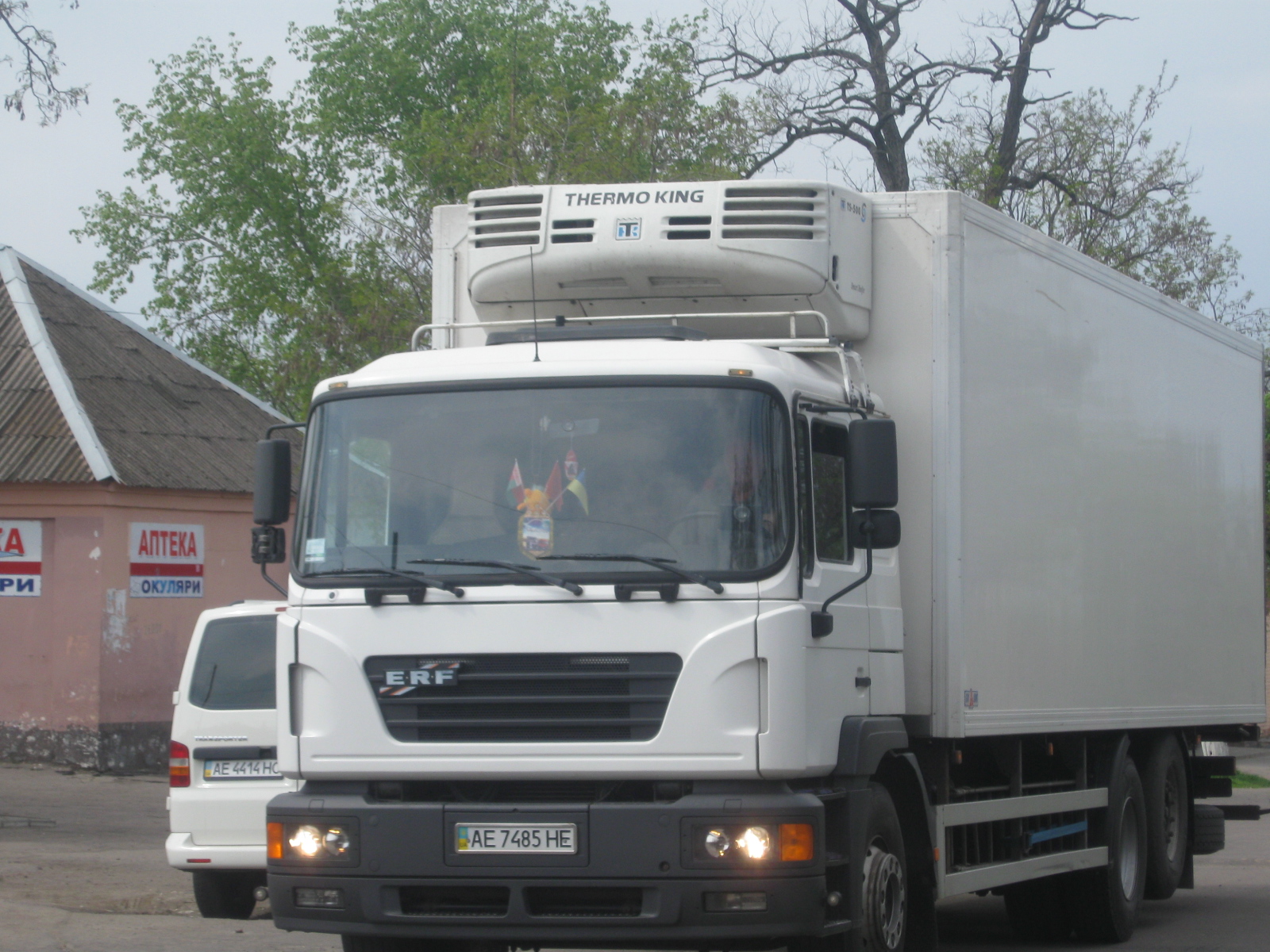 знаки не помогают? жители говорят о том, что потоки фур не уменьшаются - изображение 1