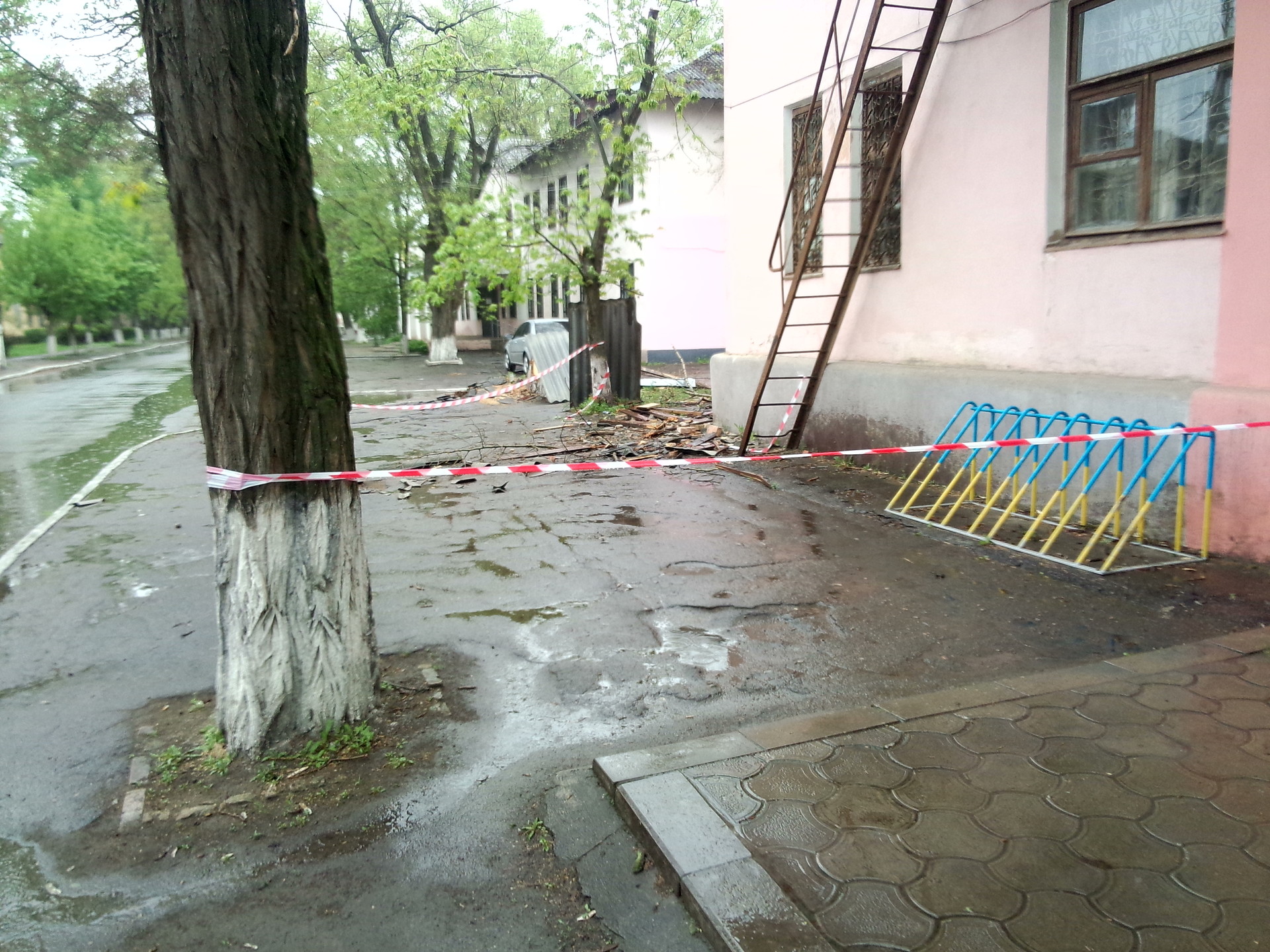 на пушкина проходит ремонт крыши, после упавшего дерева на дом - изображение 3 на пушкина проходит ремонт крыши, после упавшего дерева на дом - изображение 3