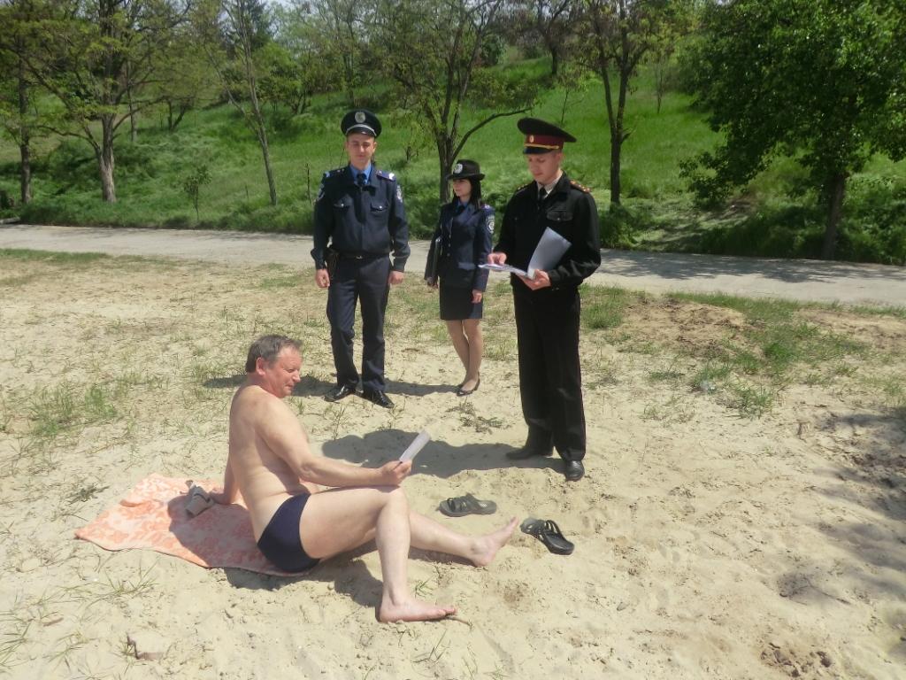 рятувальники спільно з працівниками поліції навчають відпочиваючих вимогам пожежної безпеки - изображение 1