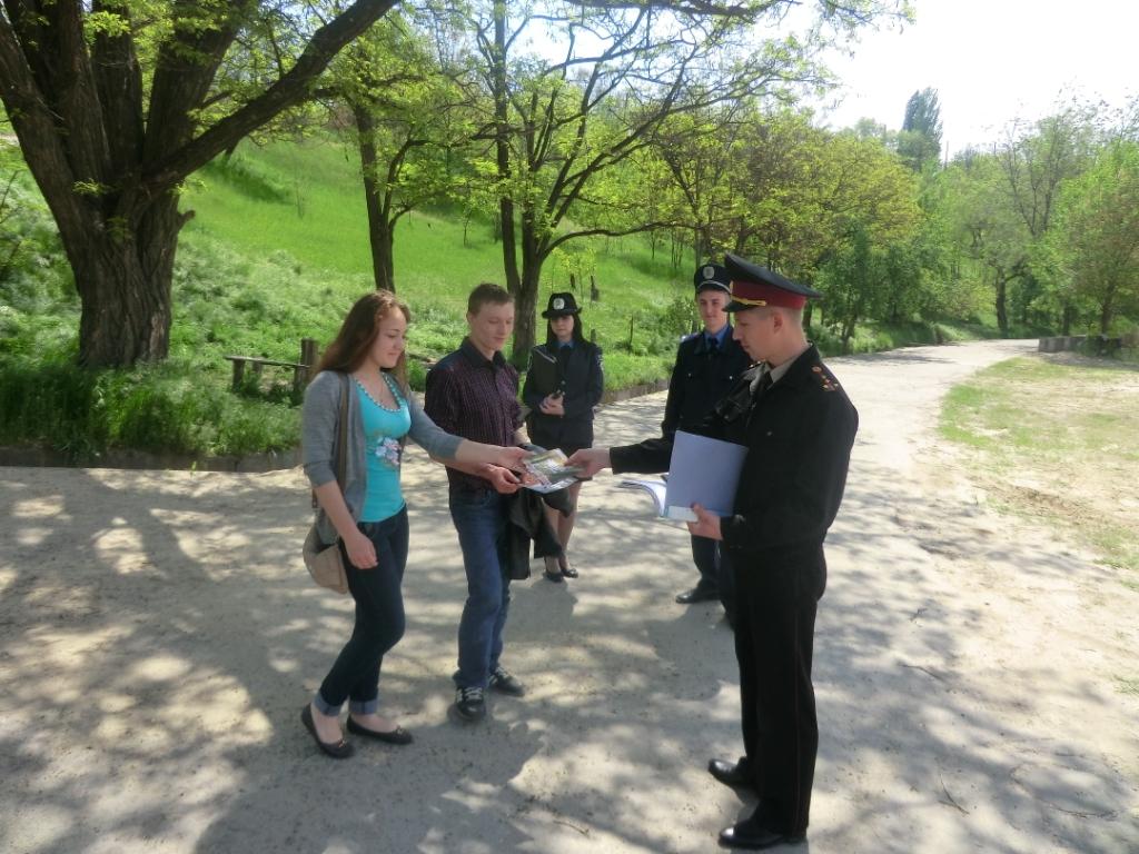 рятувальники спільно з працівниками поліції навчають відпочиваючих вимогам пожежної безпеки - изображение 2