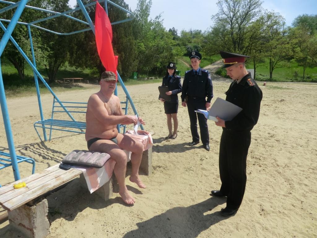 рятувальники спільно з працівниками поліції навчають відпочиваючих вимогам пожежної безпеки - изображение 3