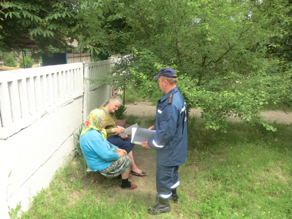 рятувальники навчали мешканців міста вимогам пожежної безпеки - изображение 2