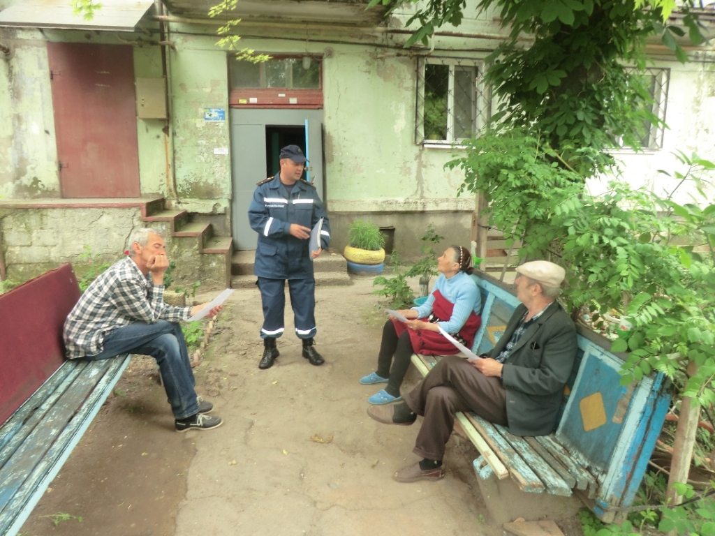 рятувальники навчали мешканців міста вимогам пожежної безпеки - изображение 1