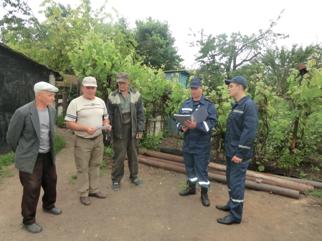визволили 8-ми річного хлопця з металевої конструкції. будні рятувальників - изображение 5