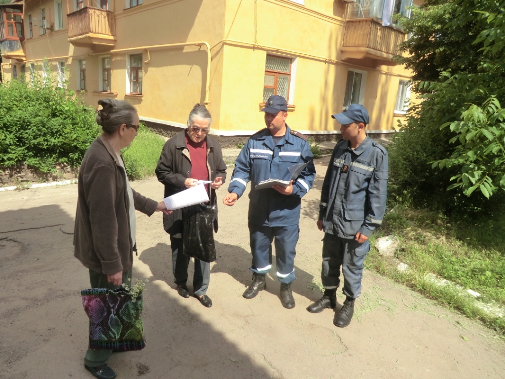 визволили 8-ми річного хлопця з металевої конструкції. будні рятувальників - изображение 4