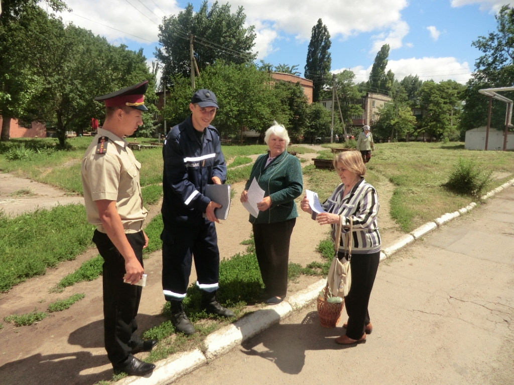 визволили 8-ми річного хлопця з металевої конструкції. будні рятувальників - изображение 2