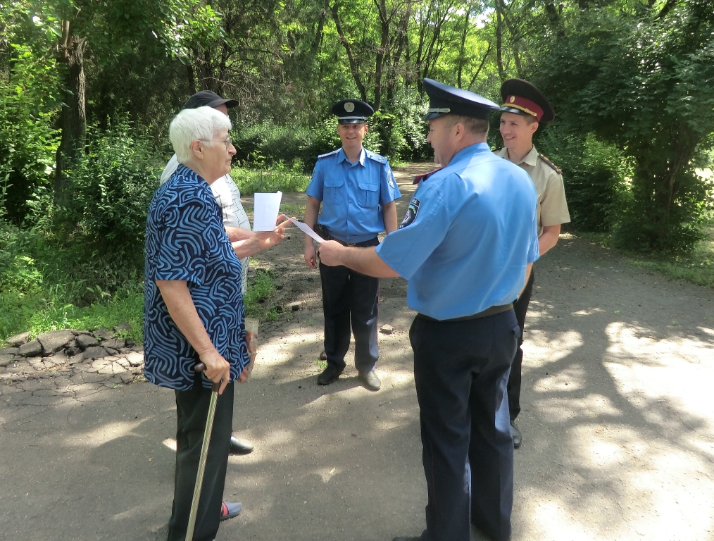визволили 8-ми річного хлопця з металевої конструкції. будні рятувальників - изображение 1