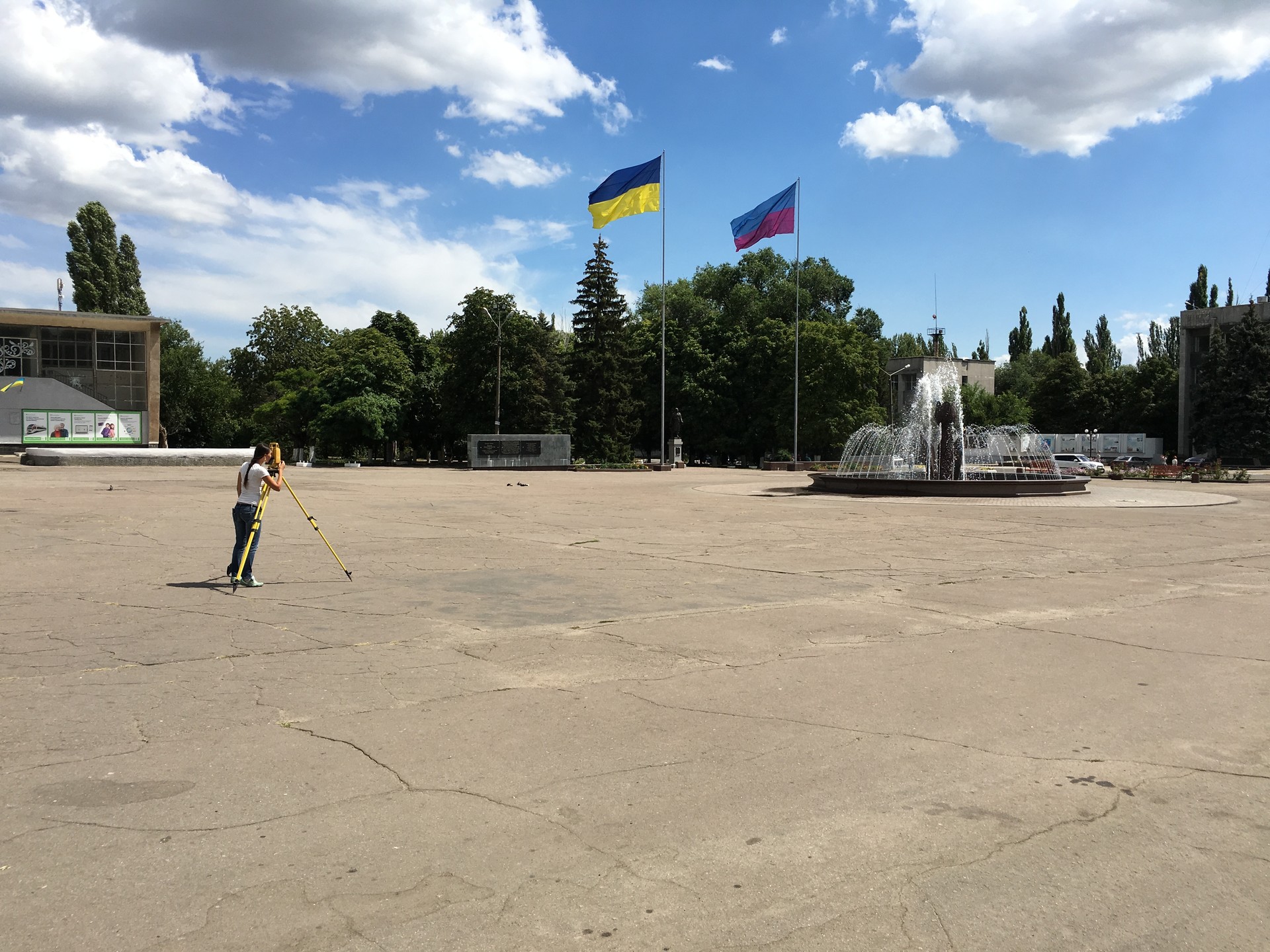 геодезисты делают замеры на площади ивана сирко! - изображение 2