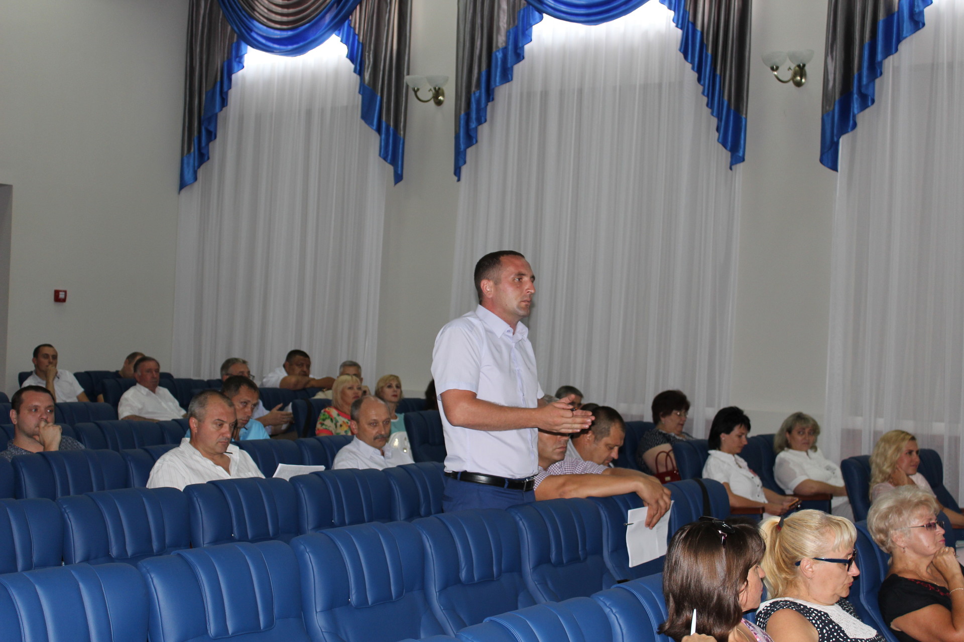 автомобиль за 23 тысячи долларов, неучтенная недвижимость и сотни тысяч гривен на счету. главного архитектора зарину ломову попросили рассказать об источнике доходов - изображение 2 автомобиль за 23 тысячи долларов, неучтенная недвижимость и сотни тысяч гривен на счету. главного архитектора зарину ломову попросили рассказать об источнике доходов - изображение 2