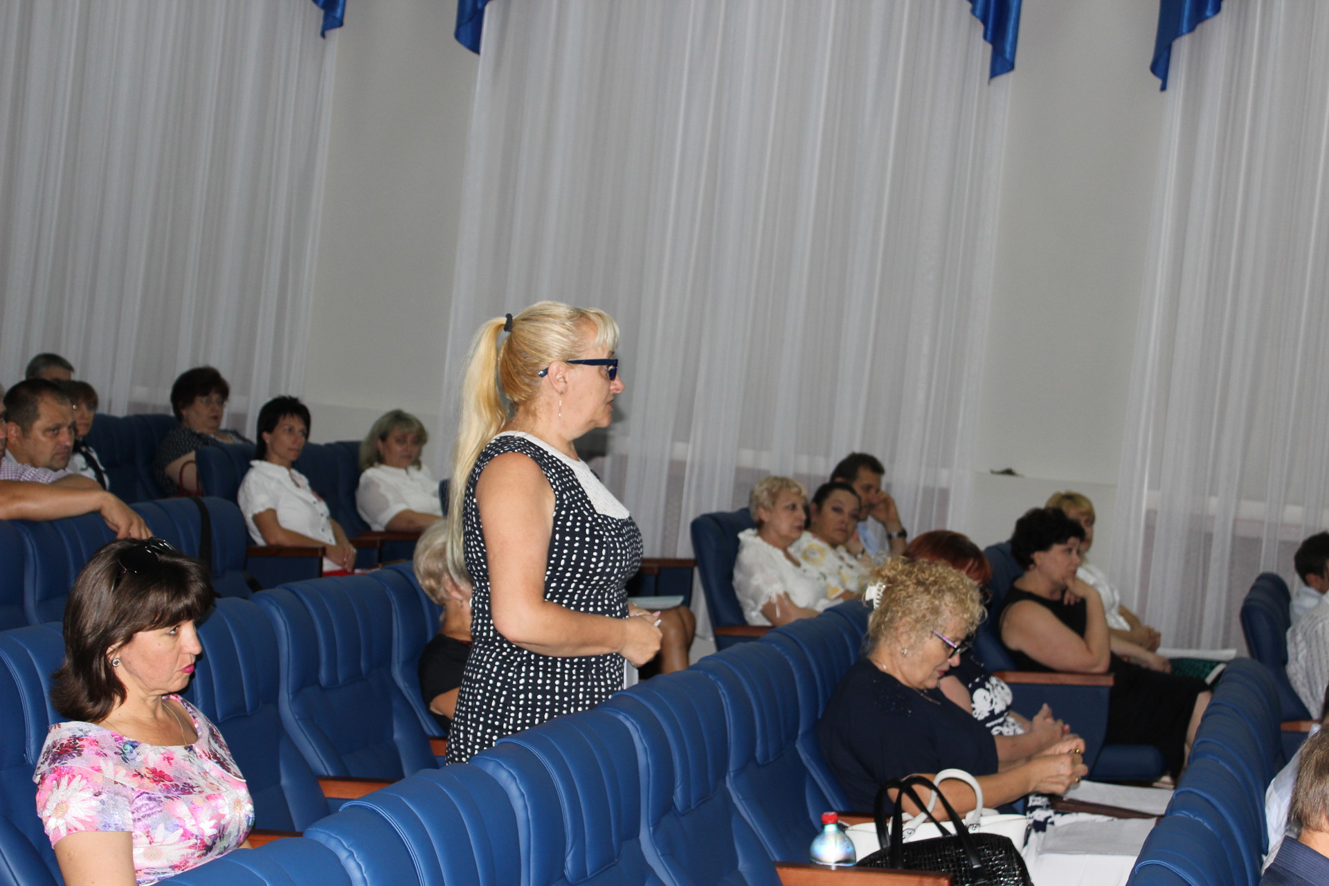 автомобиль за 23 тысячи долларов, неучтенная недвижимость и сотни тысяч гривен на счету. главного архитектора зарину ломову попросили рассказать об источнике доходов - изображение 1 автомобиль за 23 тысячи долларов, неучтенная недвижимость и сотни тысяч гривен на счету. главного архитектора зарину ломову попросили рассказать об источнике доходов - изображение 1