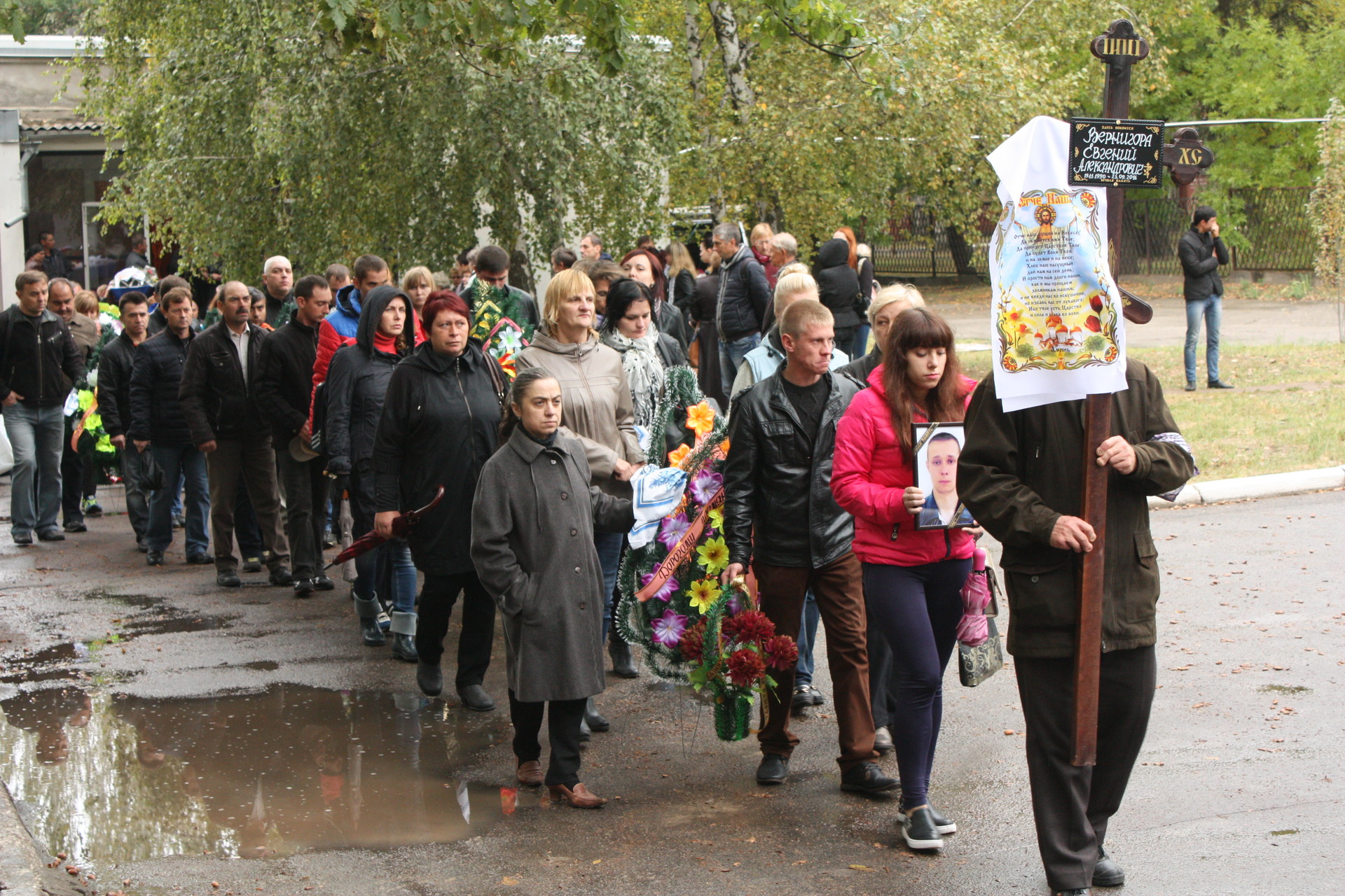 провели в последний путь двух трагически погибших работников огока - изображение 1 провели в последний путь двух трагически погибших работников огока - изображение 1