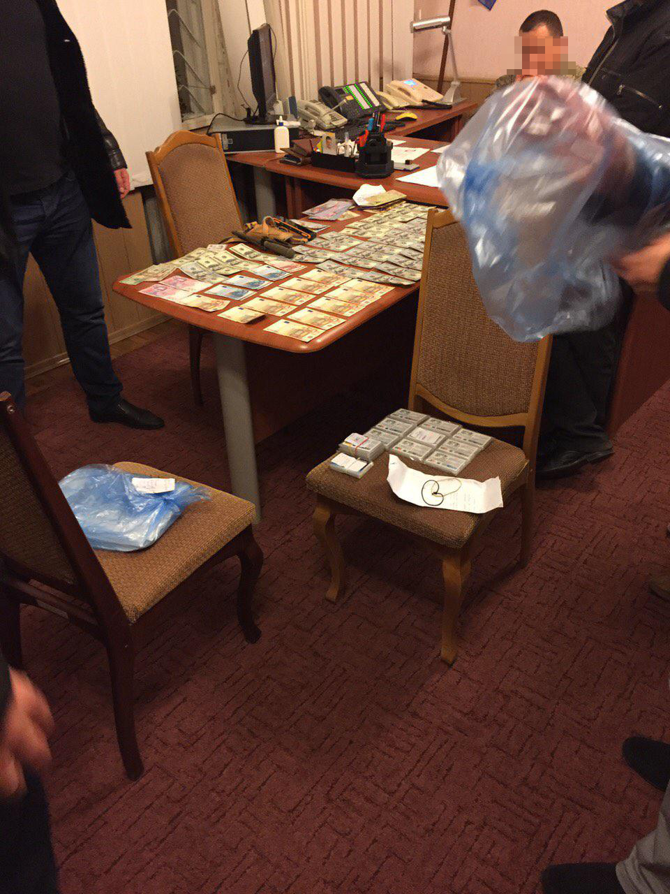 сбу затримала на багатотисячному хабарі одного з керівників тернопільського облвійськкомату - изображение 1