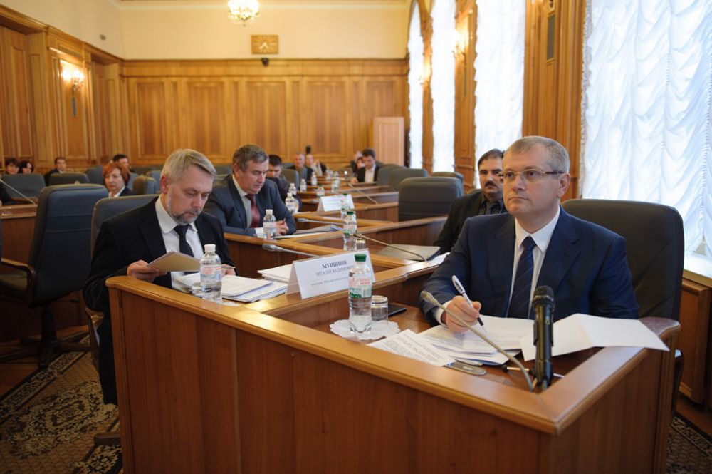 комитет по соцполитике принял решение рекомендовать вынести в зал для голосования законопроекты вилкула и каплина о повышении минимальной зарплаты в два раза - изображение 1 комитет по соцполитике принял решение рекомендовать вынести в зал для голосования законопроекты вилкула и каплина о повышении минимальной зарплаты в два раза - изображение 1