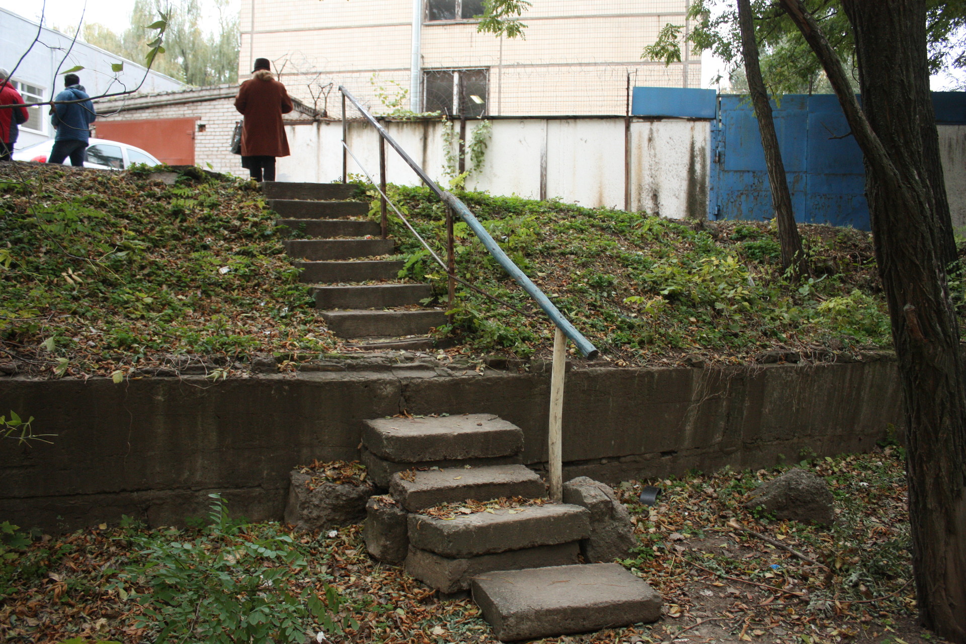 полиция не хотела пускать детей в гимнастический зал? - изображение 1 полиция не хотела пускать детей в гимнастический зал? - изображение 1