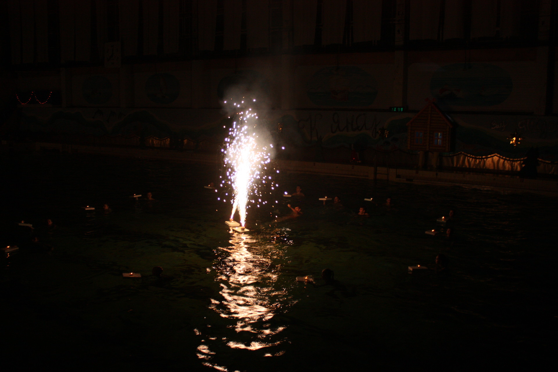 в бассейне «дельфин» прошла традиционная елка на воде - изображение 4