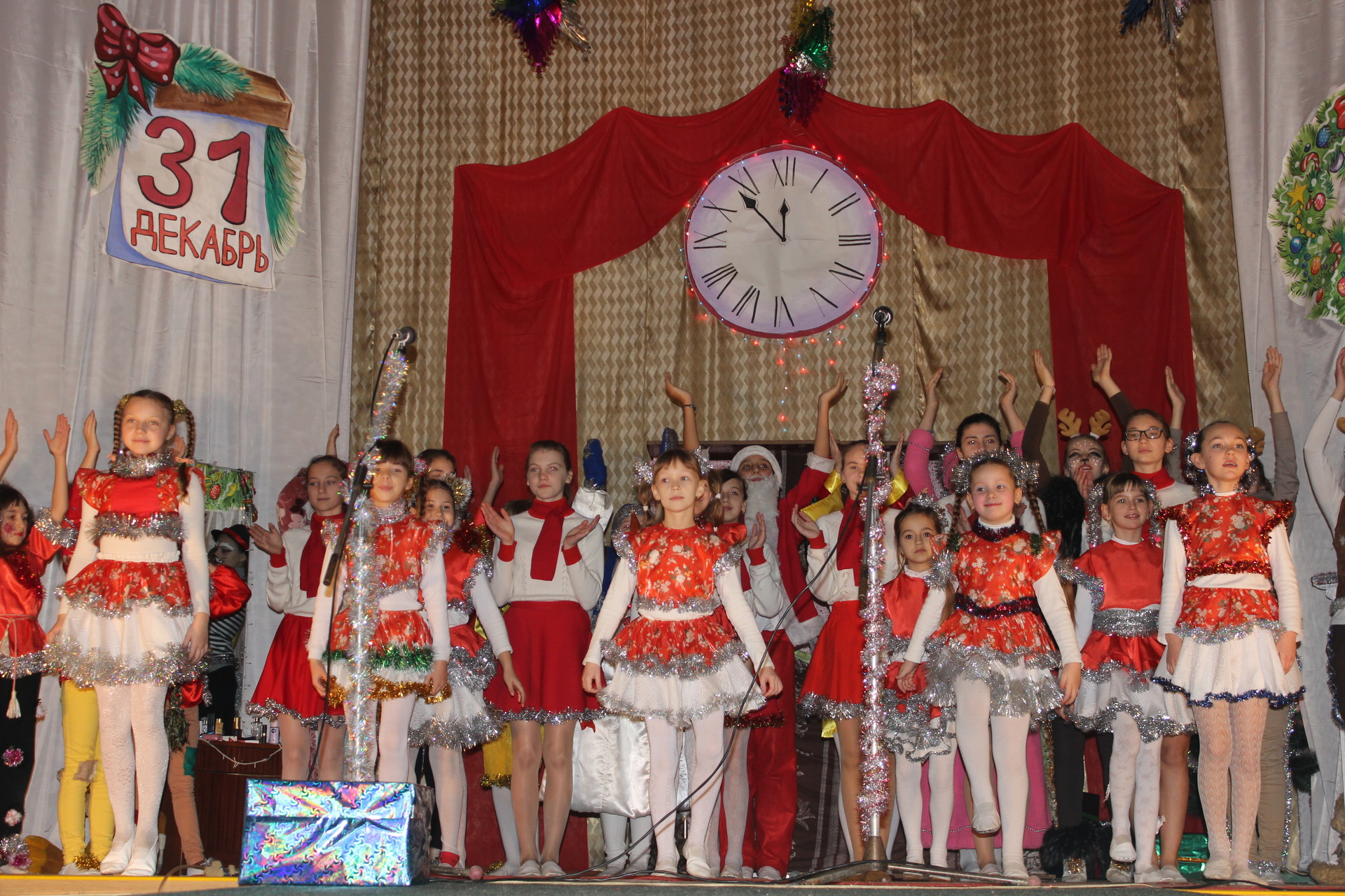 дом творчества дарит детям города новогоднее представление - изображение 1