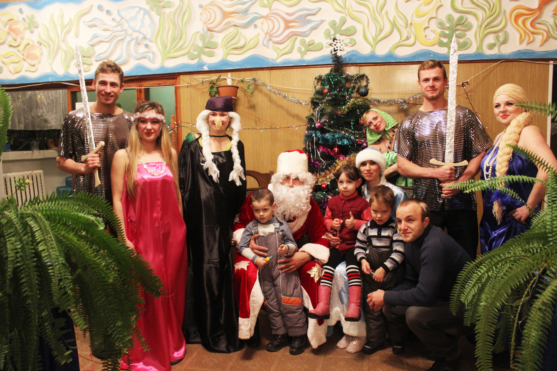 в бассейне «дельфин» прошла традиционная елка на воде - изображение 1