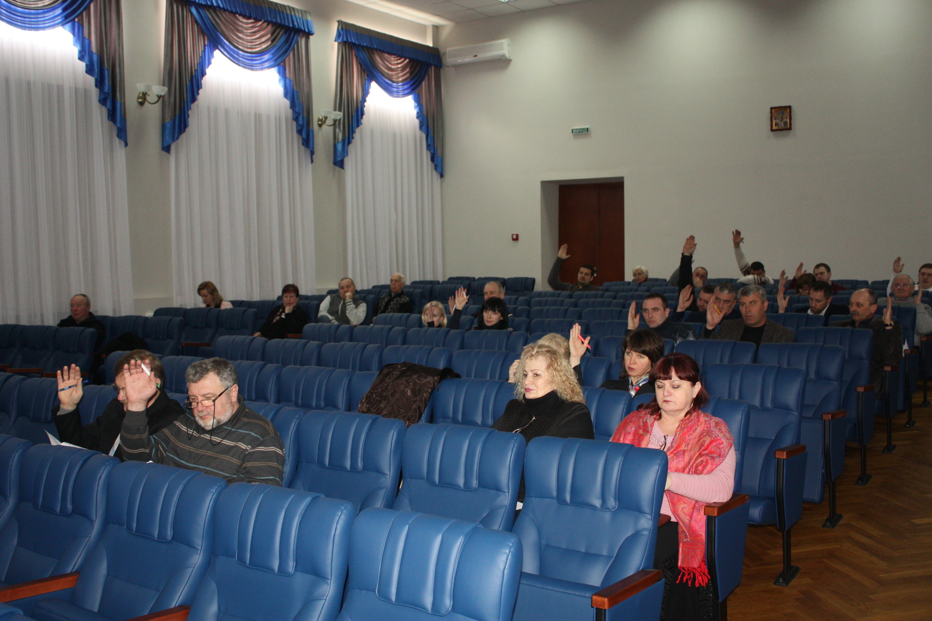 материальная помощь на отопление и последствия переименования города: прошло очередное заседание горсовета ( видео) - изображение 1