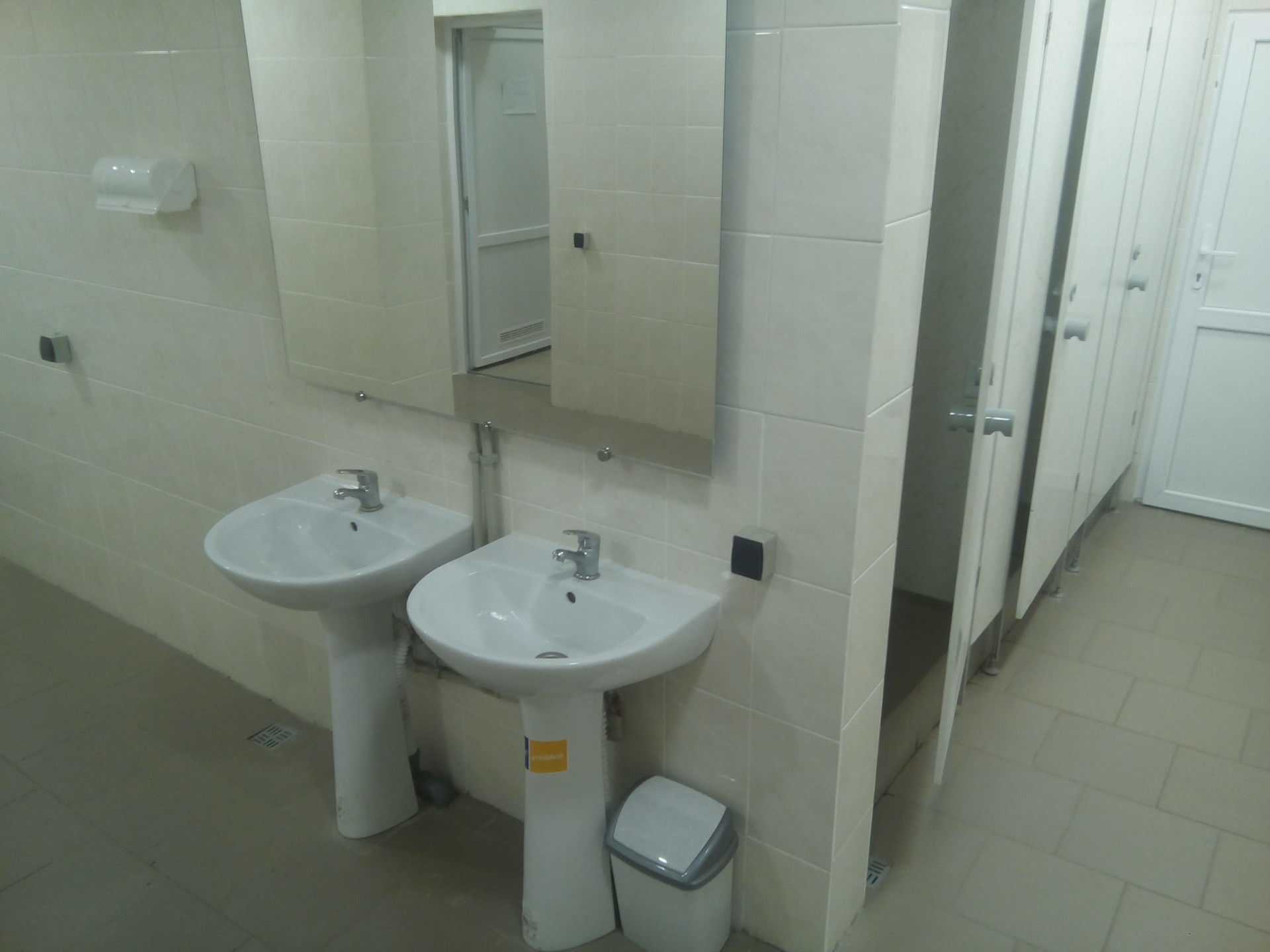 что творится в новом общественном туалете? - изображение 5