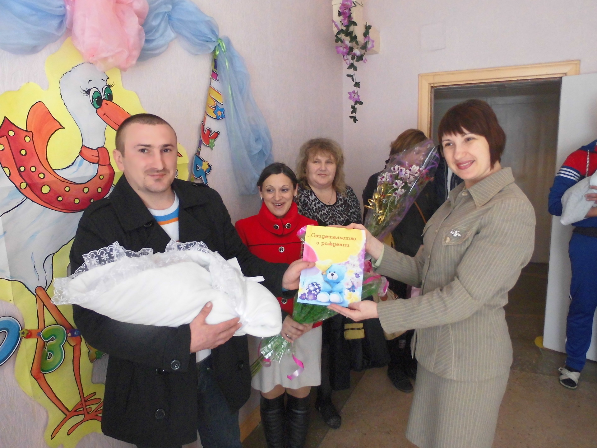 свідоцтво про народження у пологовому будинку та прописка немовлят у міському відділі драцс: як спростити батькам паперові турботи - изображение 1 свідоцтво про народження у пологовому будинку та прописка немовлят у міському відділі драцс: як спростити батькам паперові турботи - изображение 1