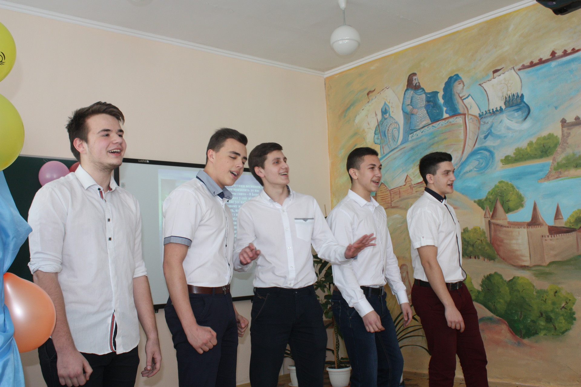 ученики шестой школы поздравили педагогов с праздником ( видео) - изображение 1 ученики шестой школы поздравили педагогов с праздником ( видео) - изображение 1