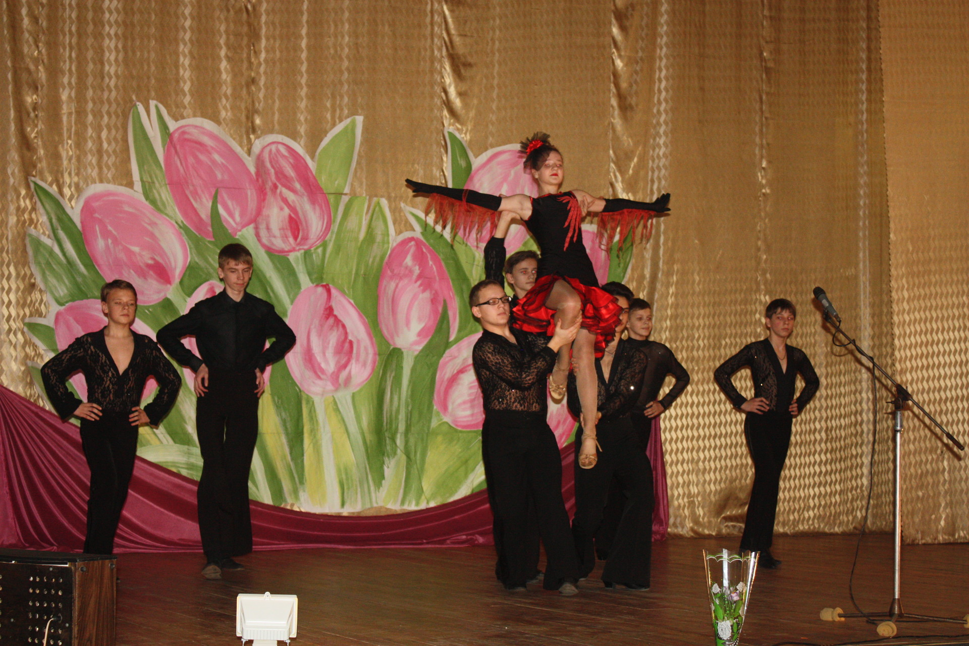 юные танцоры «феерии» поздравили мам с 8 марта ( видео) - изображение 1