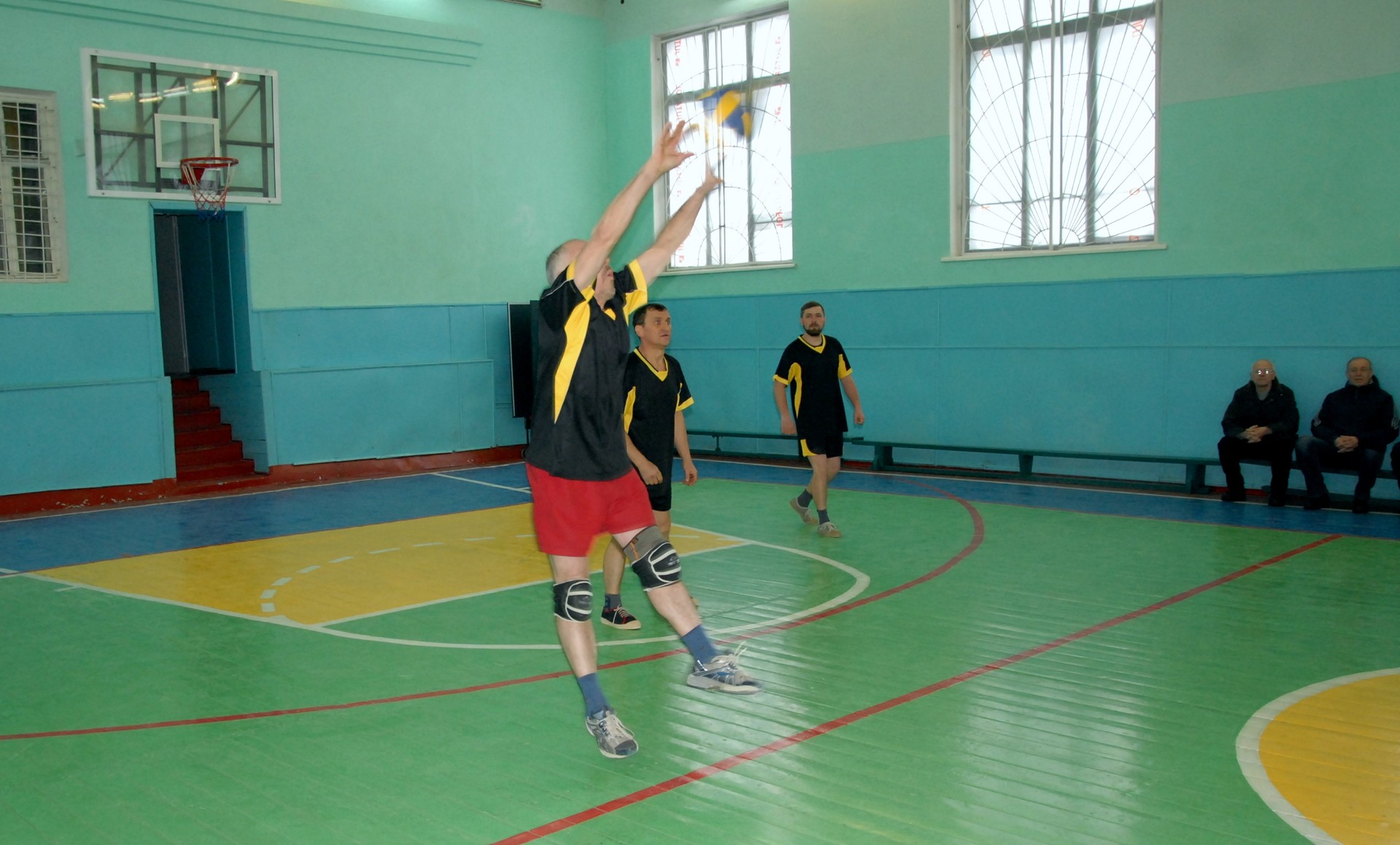 второй тур соревнований комбината по волейболу. шесть побед с одинаковым счетом - изображение 2 второй тур соревнований комбината по волейболу. шесть побед с одинаковым счетом - изображение 2