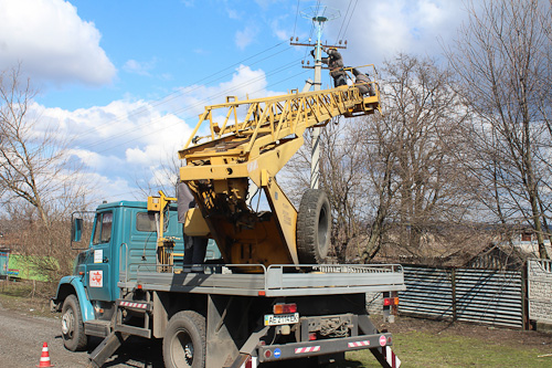дтэк днепрооблэнерго обустраивает безопасные гнезда для аистов - изображение 1 дтэк днепрооблэнерго обустраивает безопасные гнезда для аистов - изображение 1