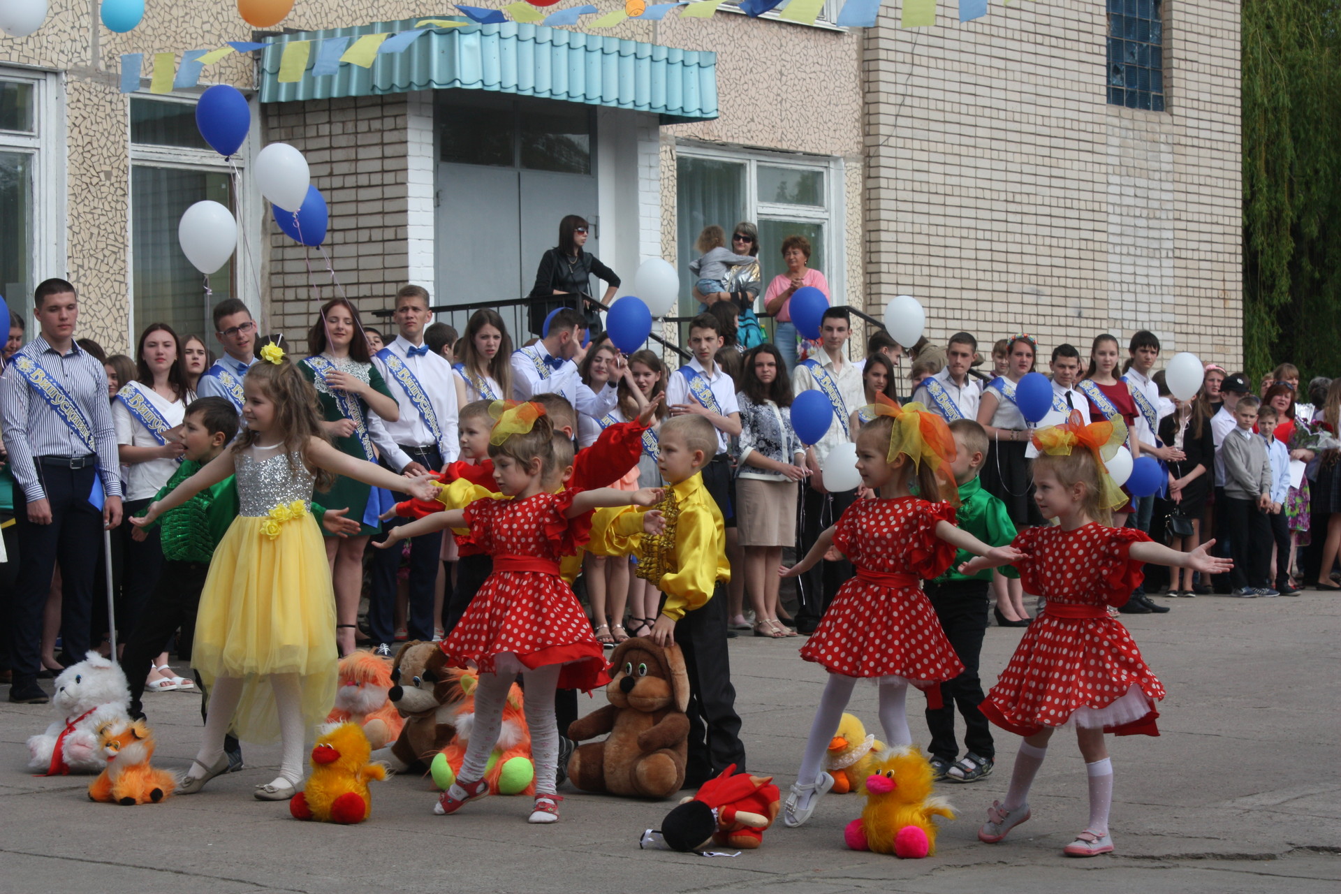 последний звонок в учебно-воспитательном комплексе №2 (фото, видео) - изображение 3