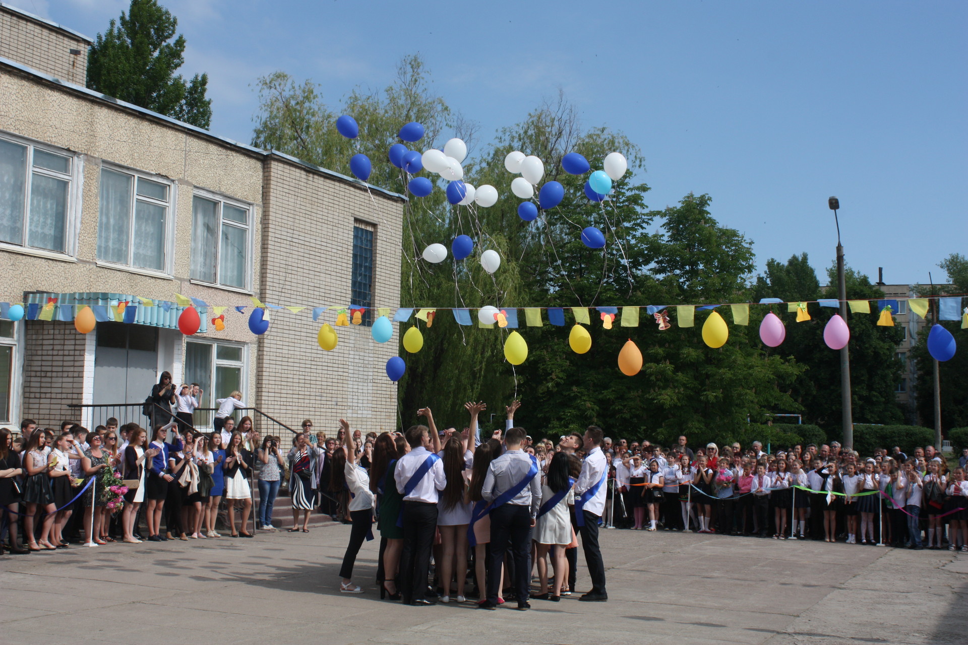 последний звонок в учебно-воспитательном комплексе №2 (фото, видео) - изображение 4