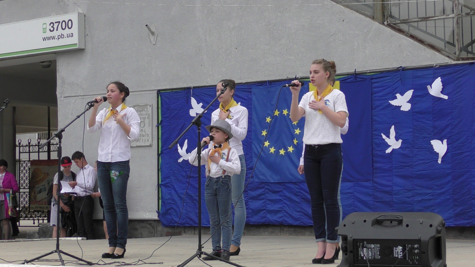 день европы в покрове: скромно и без пафоса (фото, видео) - изображение 1 день европы в покрове: скромно и без пафоса (фото, видео) - изображение 1