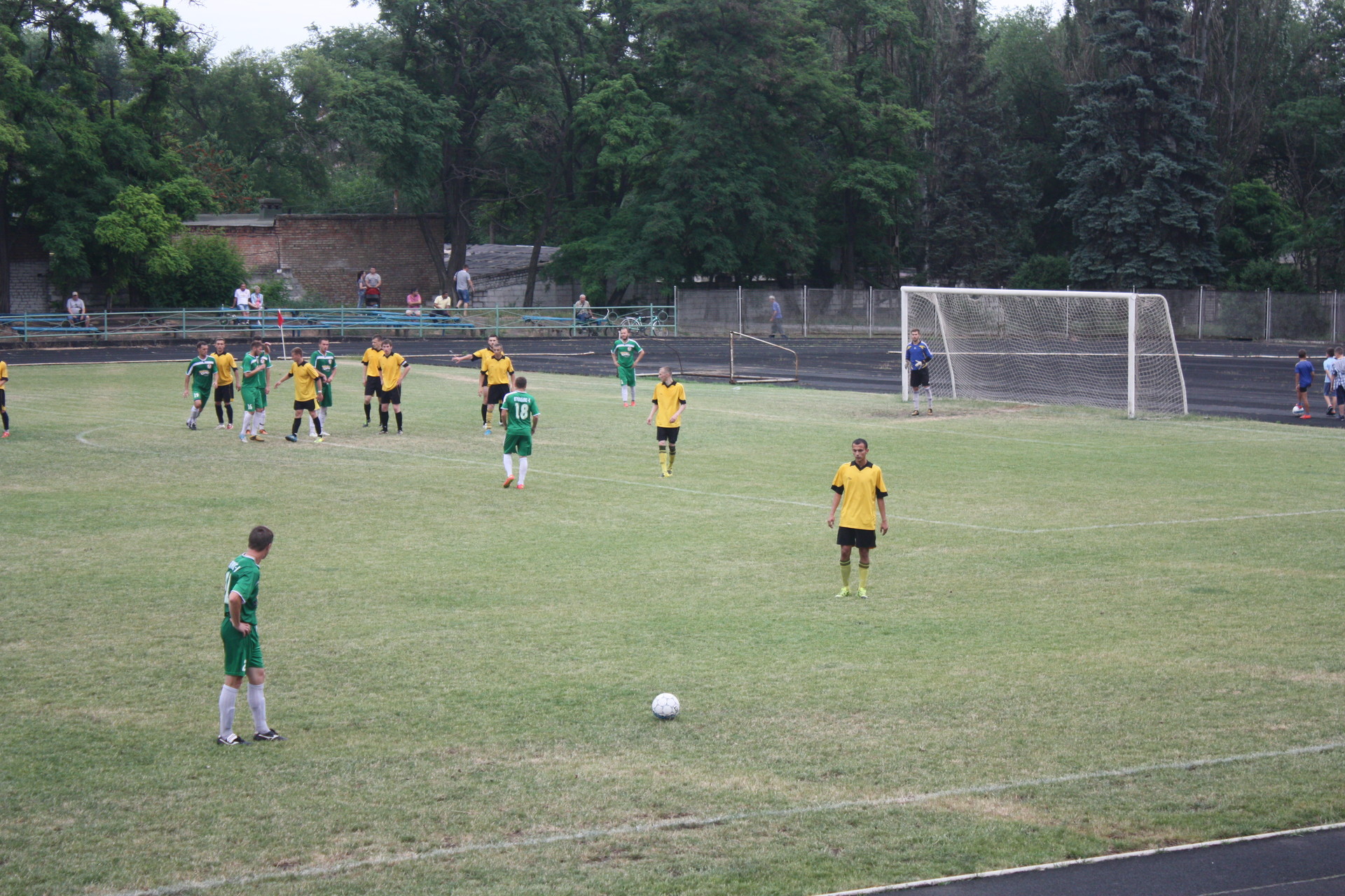 футбол: «авангард» крупно проигрывает на своем поле (обновлено, добавлено видео) - изображение 3 футбол: «авангард» крупно проигрывает на своем поле (обновлено, добавлено видео) - изображение 3