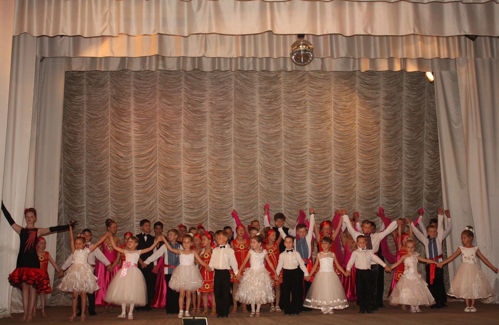 «танцевальный фейерверк» в покрове (фото, видео) - изображение 1 «танцевальный фейерверк» в покрове (фото, видео) - изображение 1