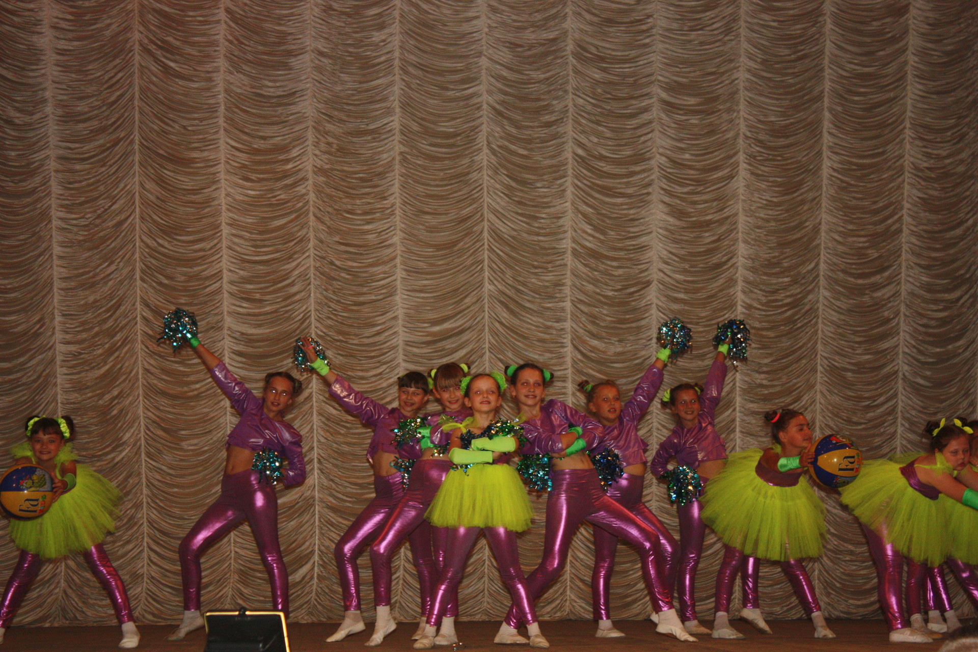 «танцевальный фейерверк» в покрове (фото, видео) - изображение 2 «танцевальный фейерверк» в покрове (фото, видео) - изображение 2