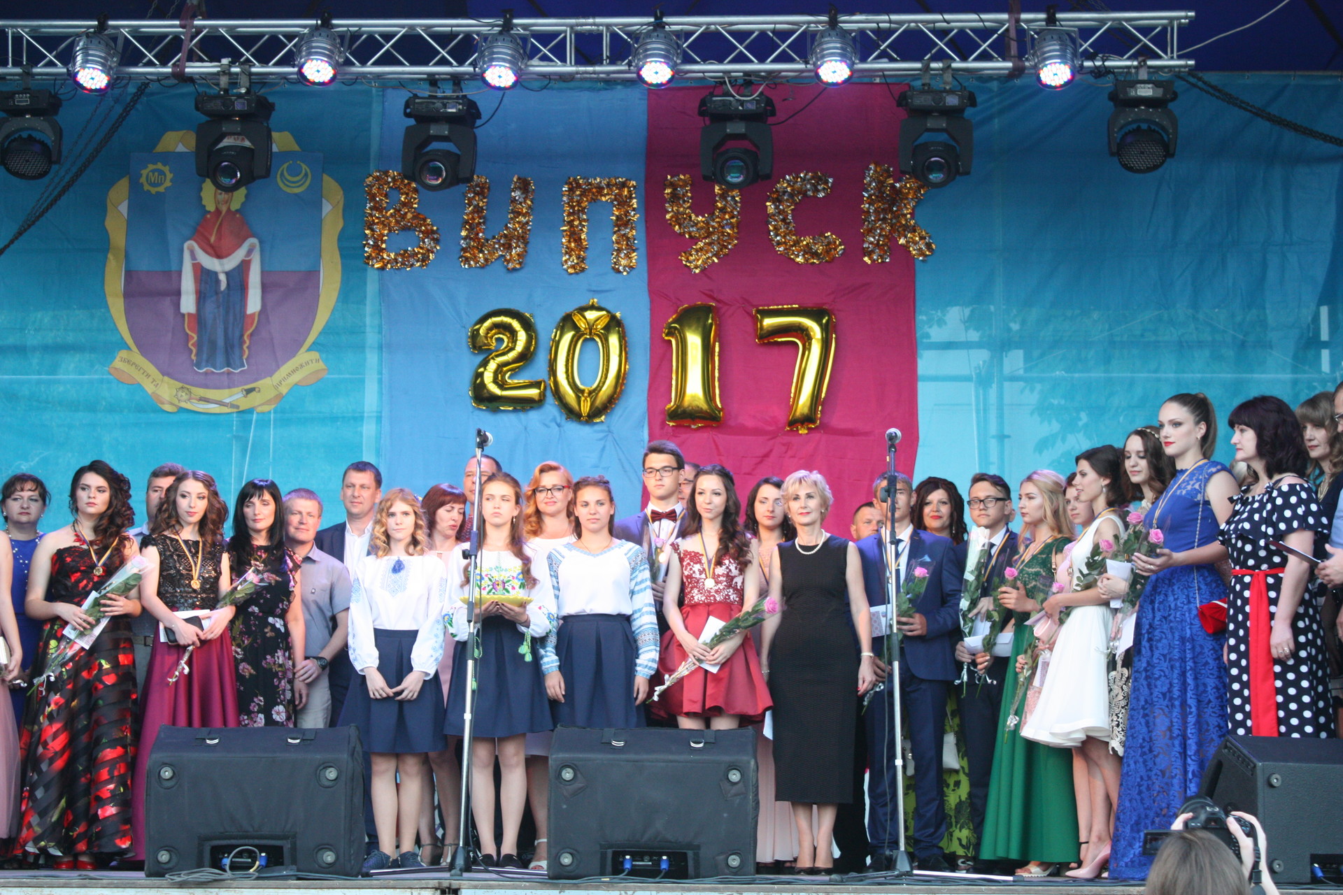 выпускной-2017: парад, медали, концерт и фейерверк (фото, видео) - изображение 2 выпускной-2017: парад, медали, концерт и фейерверк (фото, видео) - изображение 2