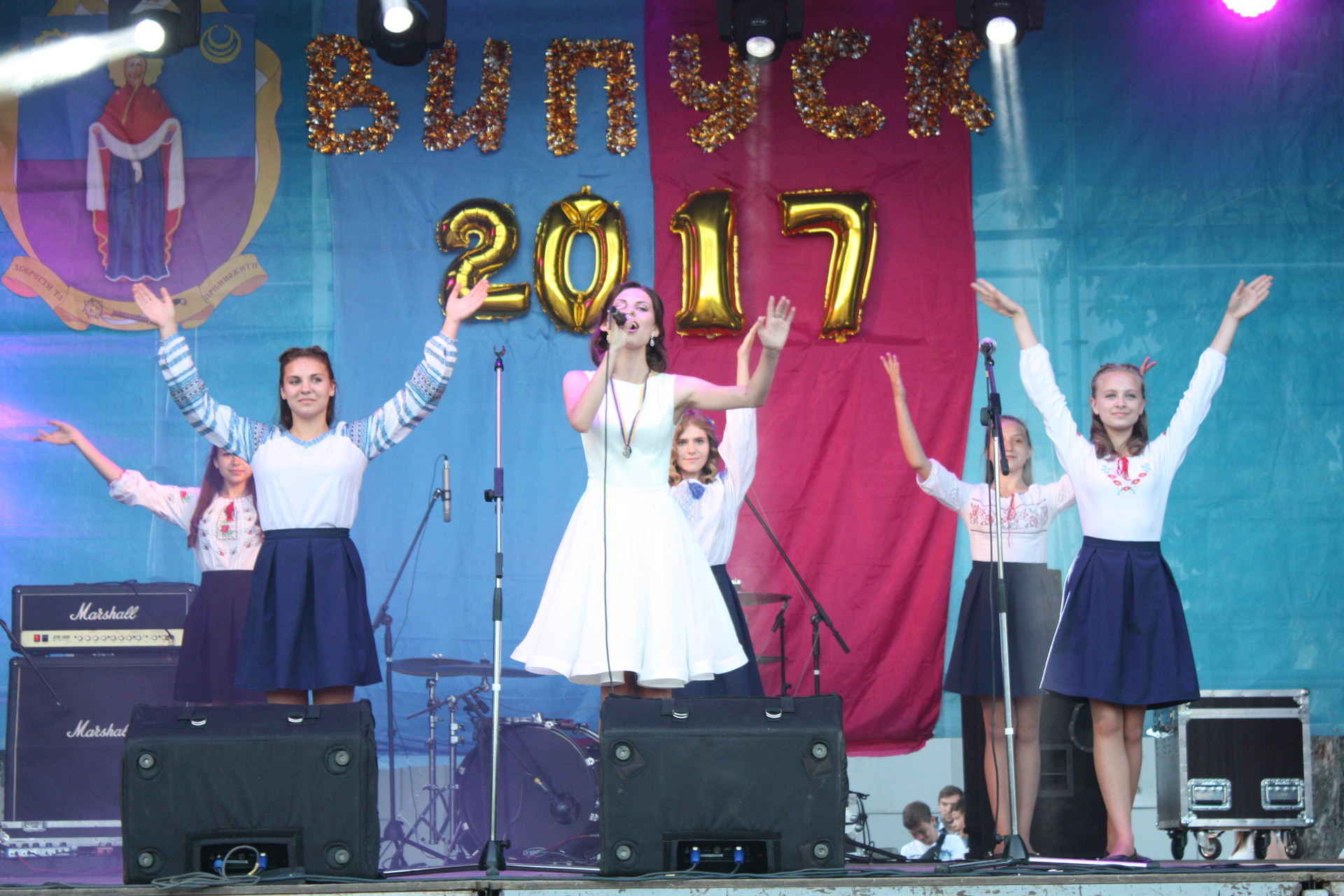 выпускной-2017: парад, медали, концерт и фейерверк (фото, видео) - изображение 3 выпускной-2017: парад, медали, концерт и фейерверк (фото, видео) - изображение 3