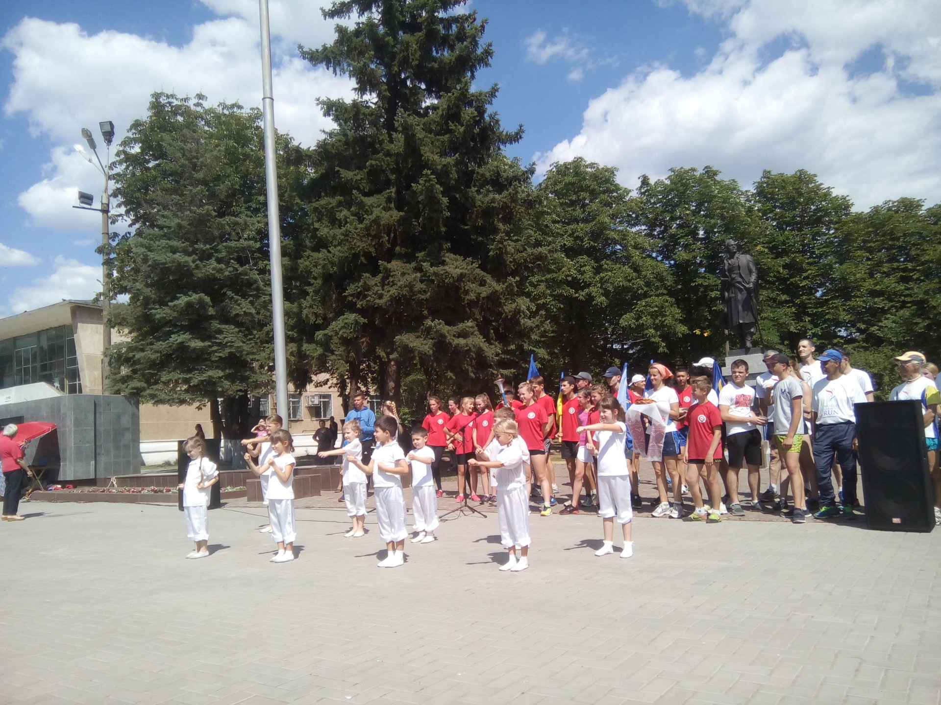 покров встречал участников «бега мира» - изображение 1 покров встречал участников «бега мира» - изображение 1