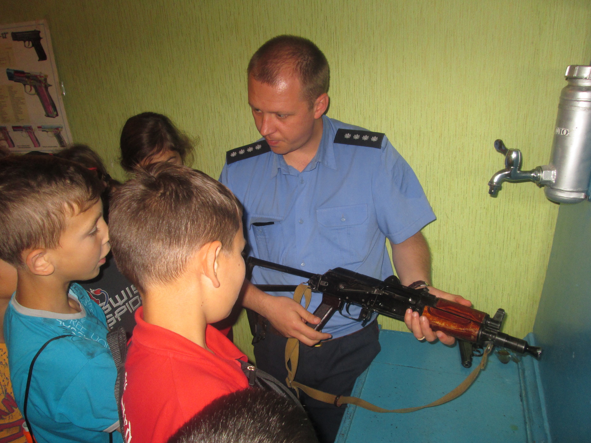 покровське відділення поліції зустрічало школярів - изображение 1 покровське відділення поліції зустрічало школярів - изображение 1