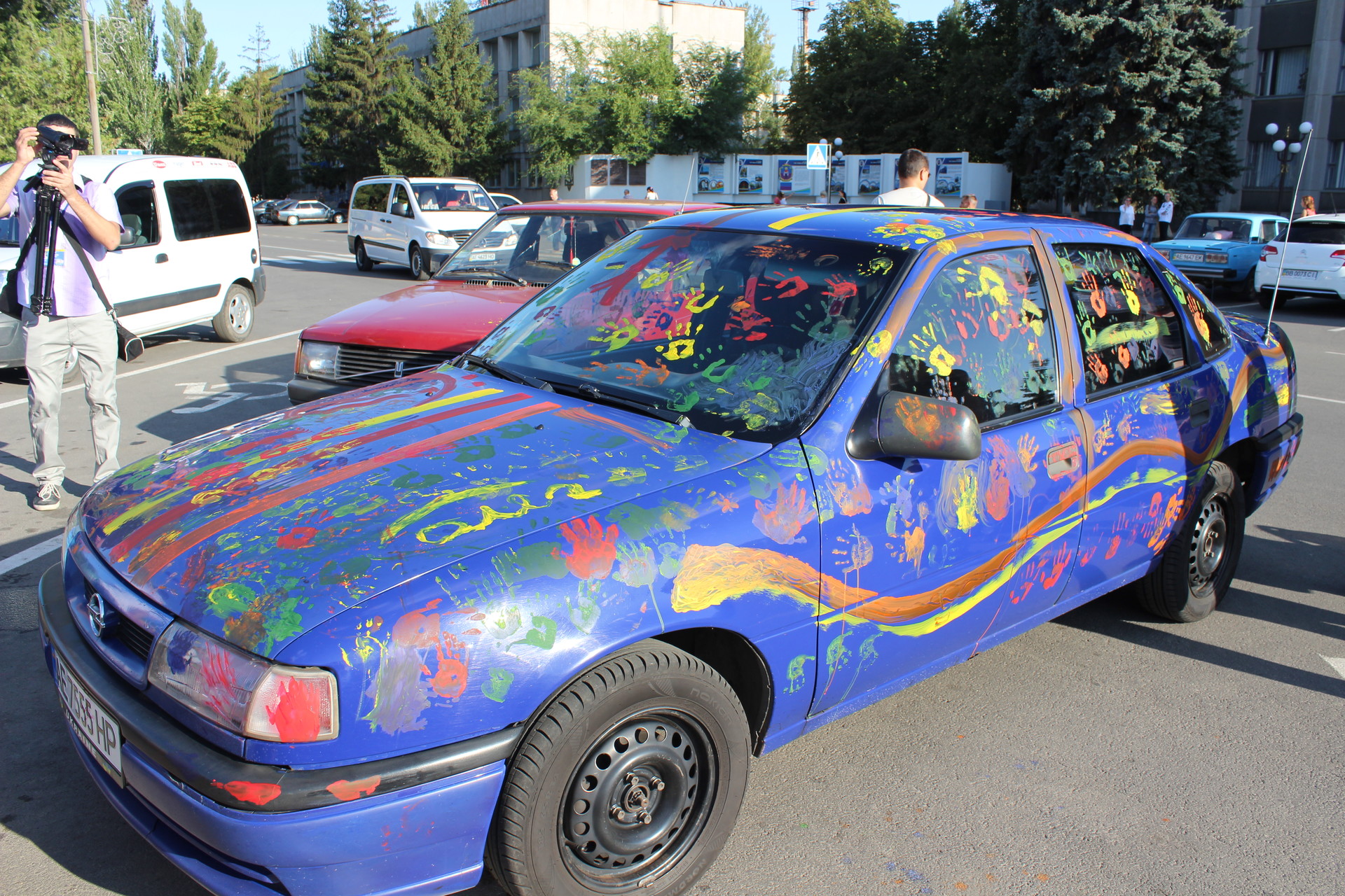 вечерняя программа дня независимости в покрове: казацкие развлечения, машина в качестве полотна для рисунков и приглашенная группа «степ» - изображение 4