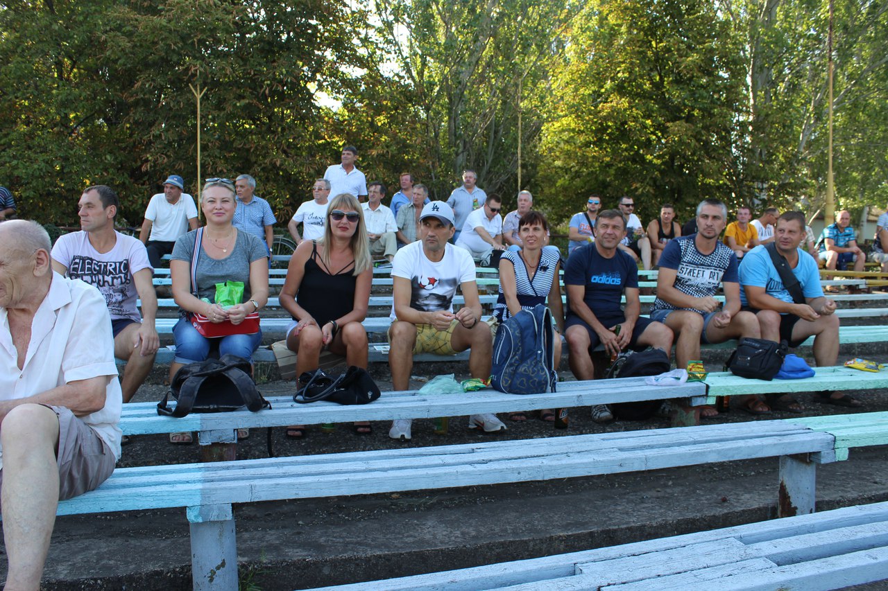 футбол: победа «авангарда» и файер-шоу от фанатов «кривбасса» (видео) - изображение 2 футбол: победа «авангарда» и файер-шоу от фанатов «кривбасса» (видео) - изображение 2