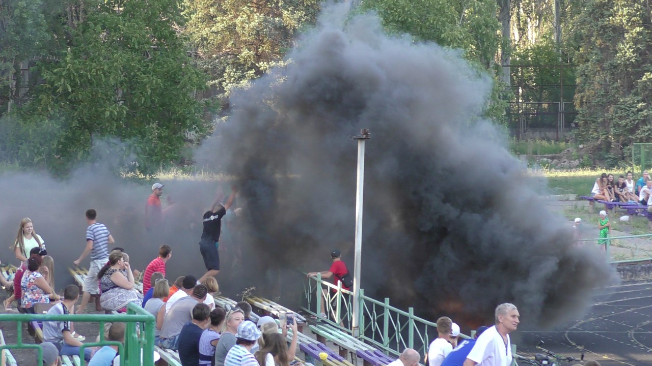 футбол: победа «авангарда» и файер-шоу от фанатов «кривбасса» (видео) - изображение 4 футбол: победа «авангарда» и файер-шоу от фанатов «кривбасса» (видео) - изображение 4