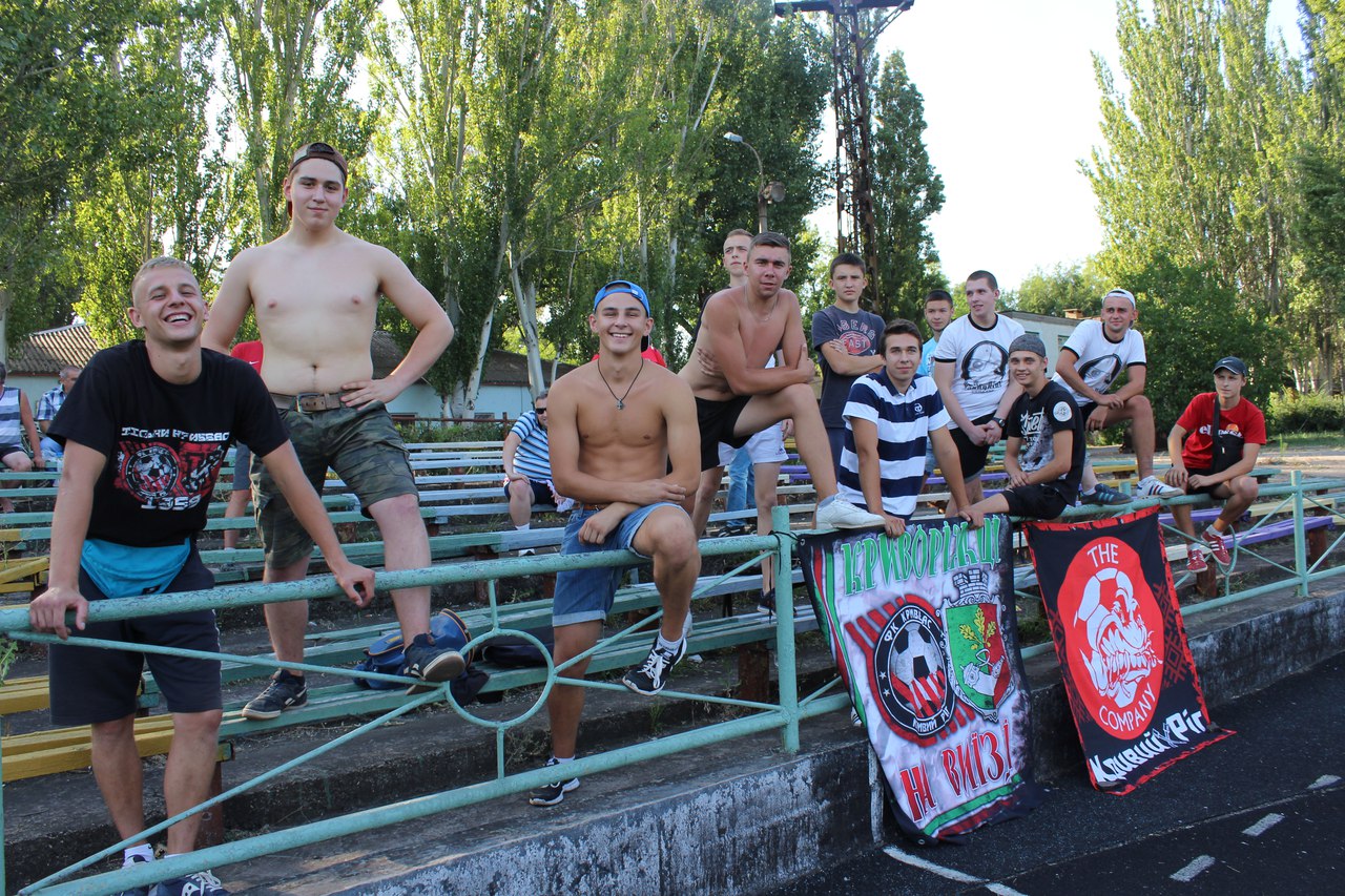 футбол: победа «авангарда» и файер-шоу от фанатов «кривбасса» (видео) - изображение 3 футбол: победа «авангарда» и файер-шоу от фанатов «кривбасса» (видео) - изображение 3