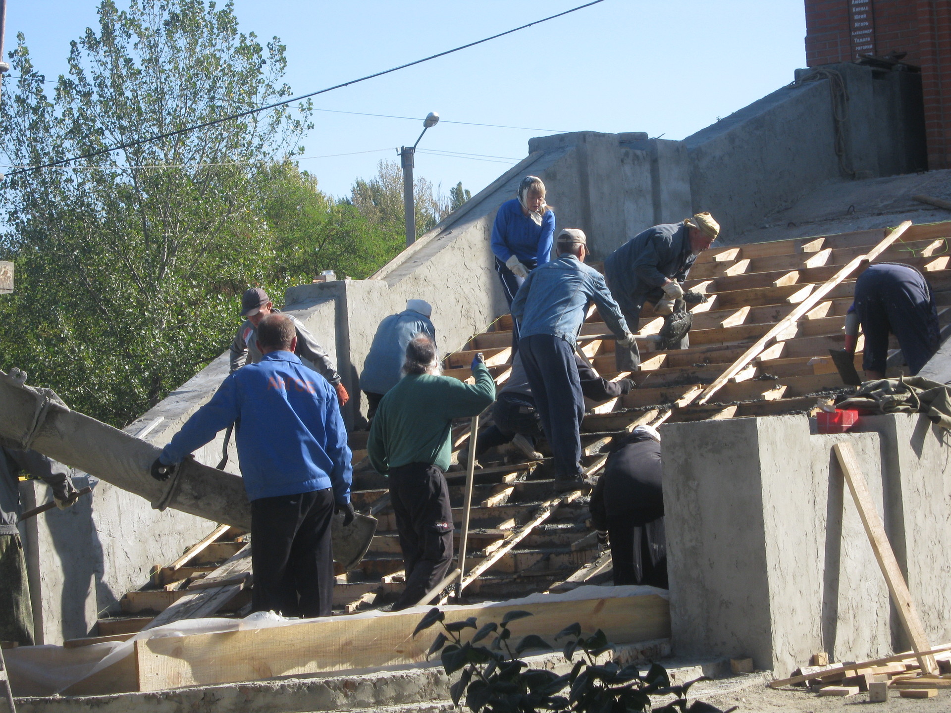 в храме иоанна богослова продолжается строительство паперти - изображение 1 в храме иоанна богослова продолжается строительство паперти - изображение 1