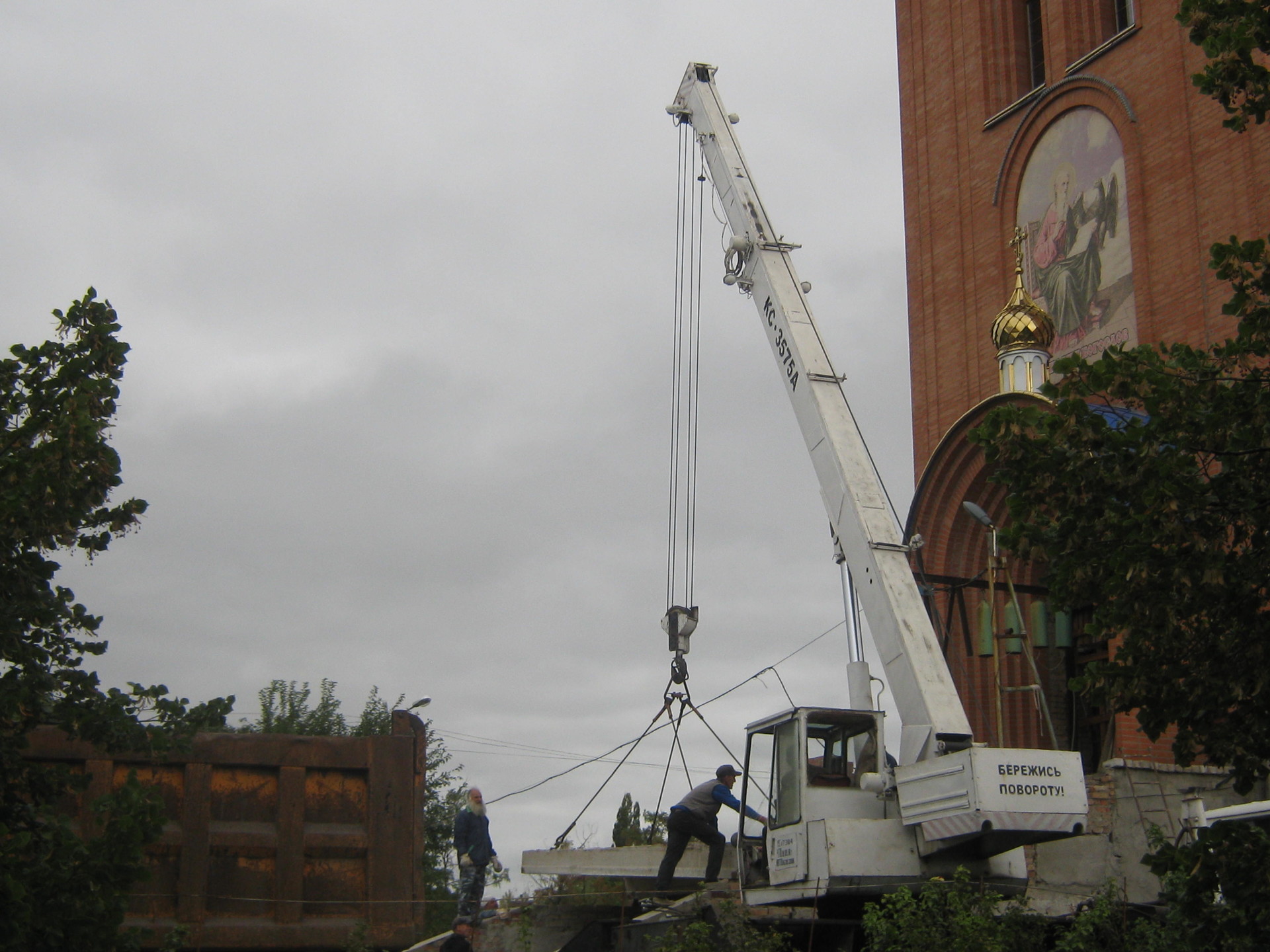 в храме святого апостола и евангелиста иоанна богослова возводится паперть - изображение 3
