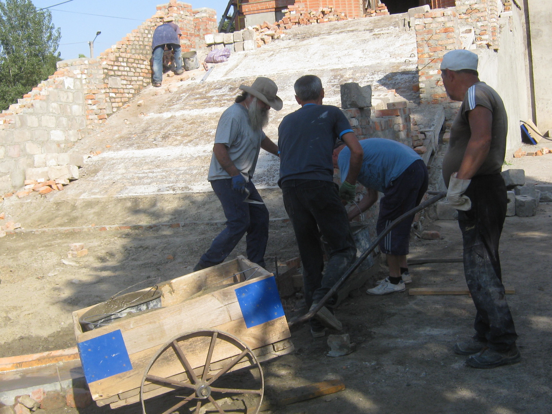 в храме святого апостола и евангелиста иоанна богослова возводится паперть - изображение 8