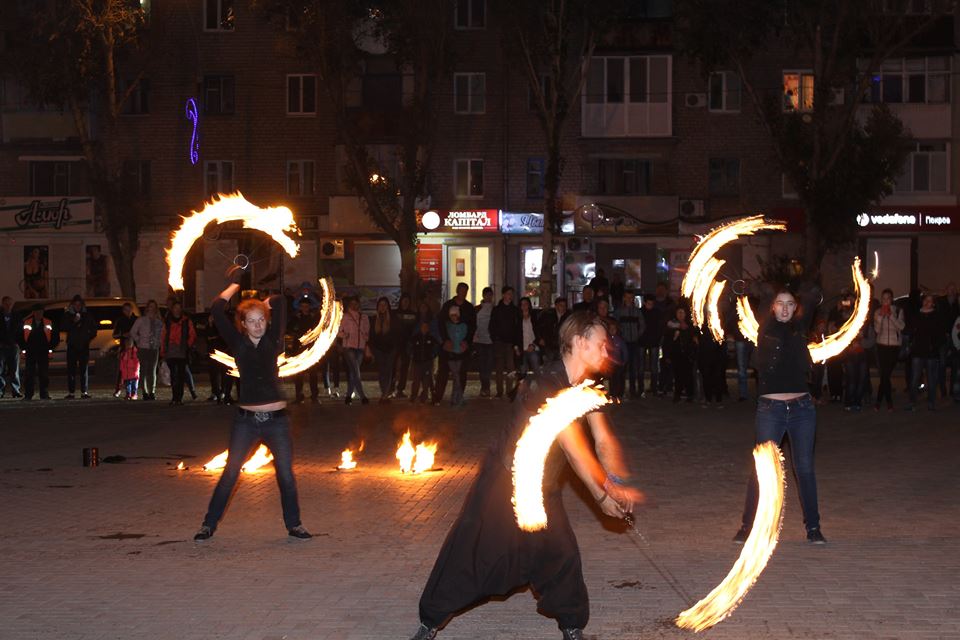 концерт, призы и файер-шоу: магазин «lifecell» отпраздновал свое пятилетие (фото, видео) - изображение 3 концерт, призы и файер-шоу: магазин «lifecell» отпраздновал свое пятилетие (фото, видео) - изображение 3