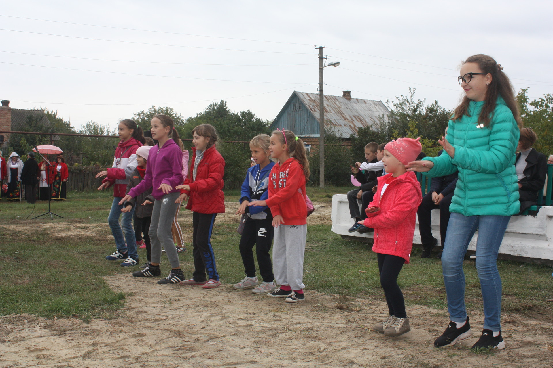 когда дождь не помеха: александровка отметила день поселка (фото, видео) - изображение 2 когда дождь не помеха: александровка отметила день поселка (фото, видео) - изображение 2
