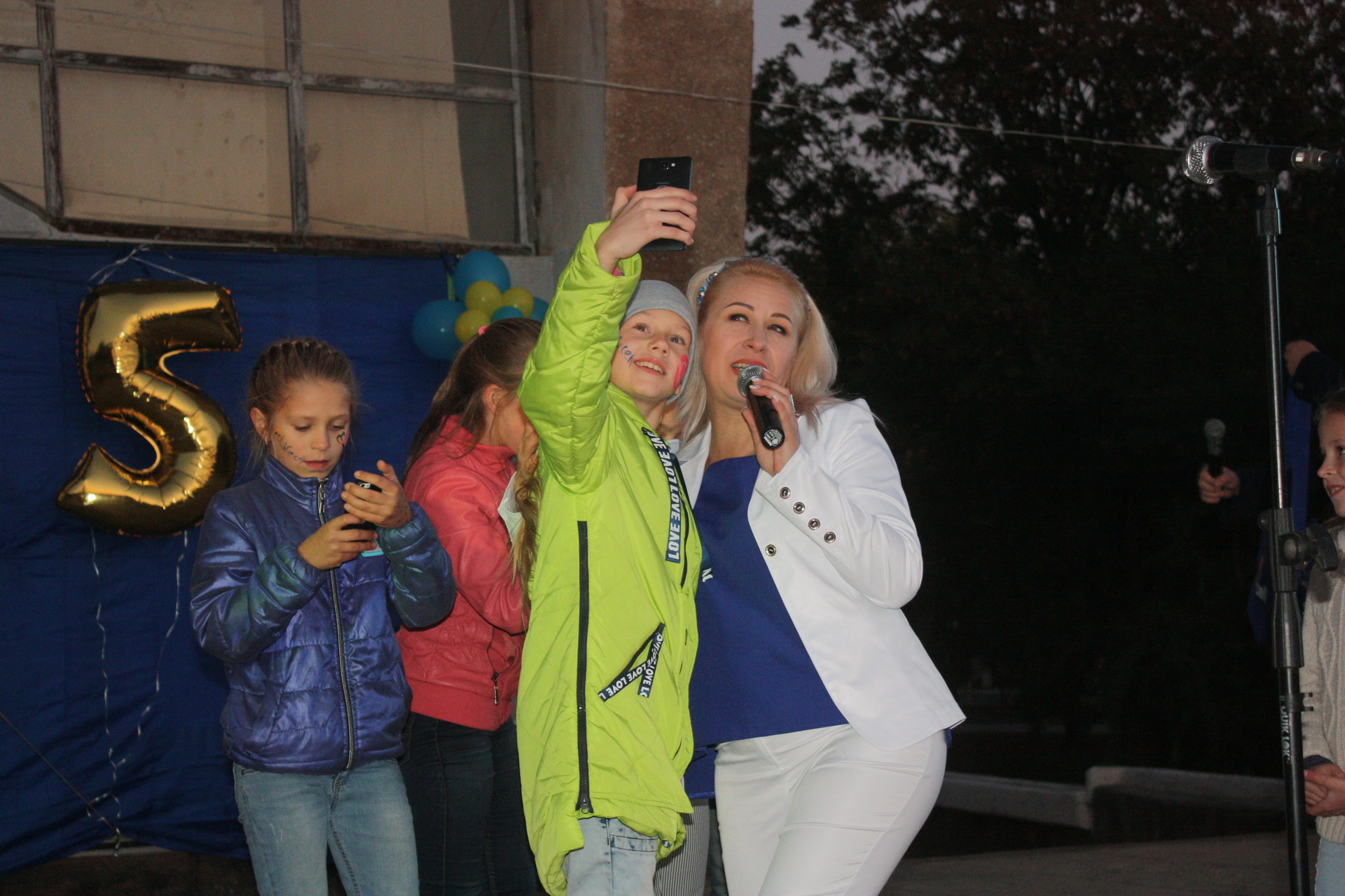 концерт, призы и файер-шоу: магазин «lifecell» отпраздновал свое пятилетие (фото, видео) - изображение 1 концерт, призы и файер-шоу: магазин «lifecell» отпраздновал свое пятилетие (фото, видео) - изображение 1